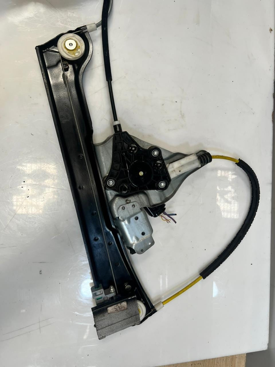 BMW 6 Series E63 E64 Front Door Window Regulator With Motor Front Left 7008623
