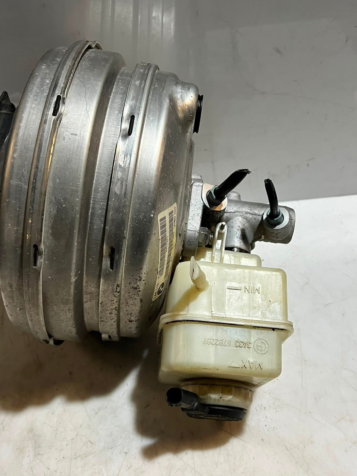 2010-2011 BMW 5 Series F10 F11 F06 F12 F13 528i Brake Booster Master Cyl 6796726