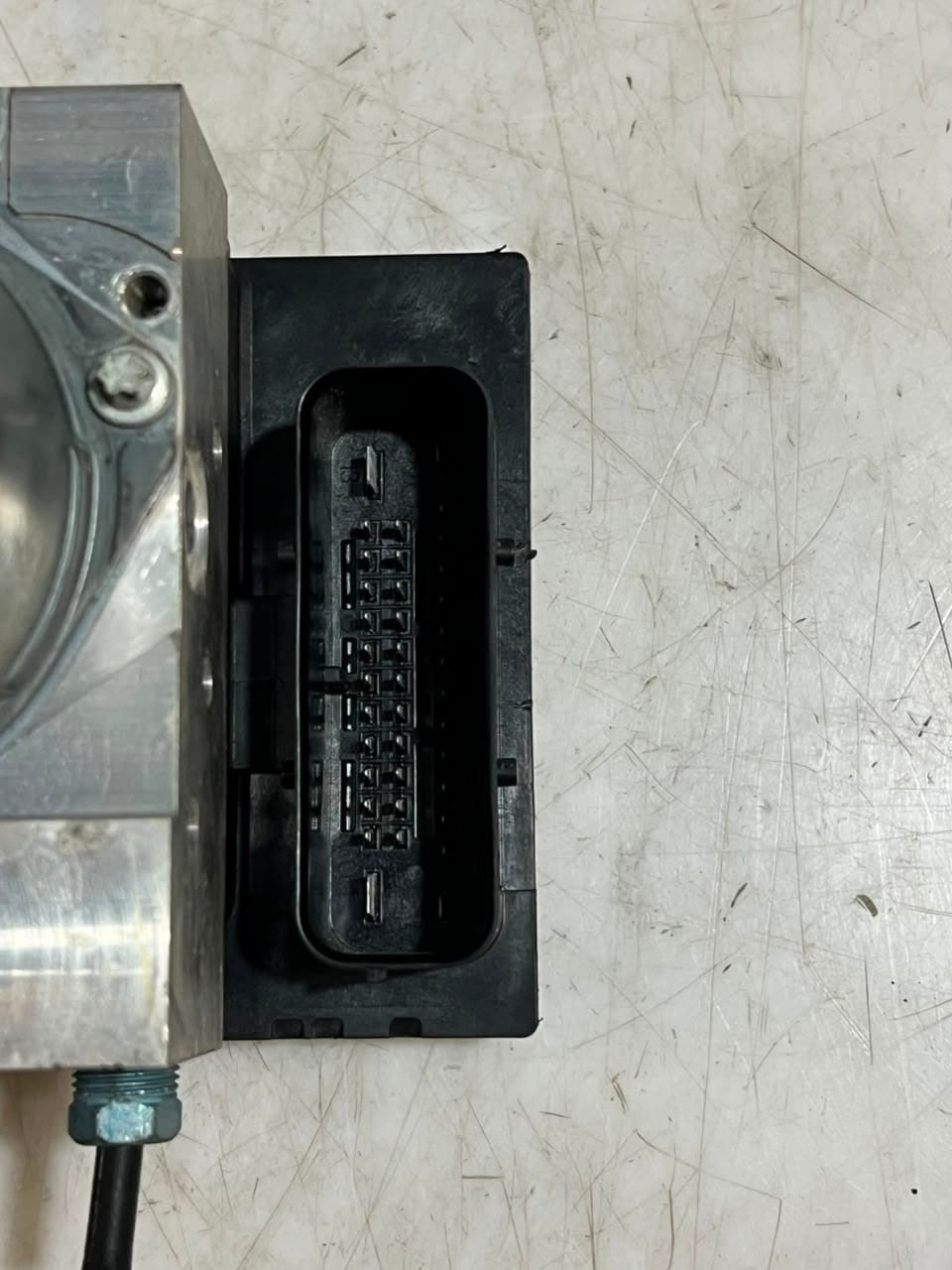 2010-2015 BMW X1 E84 ABS Hydraulic Brake Pump Control Module 6860214 OEM
