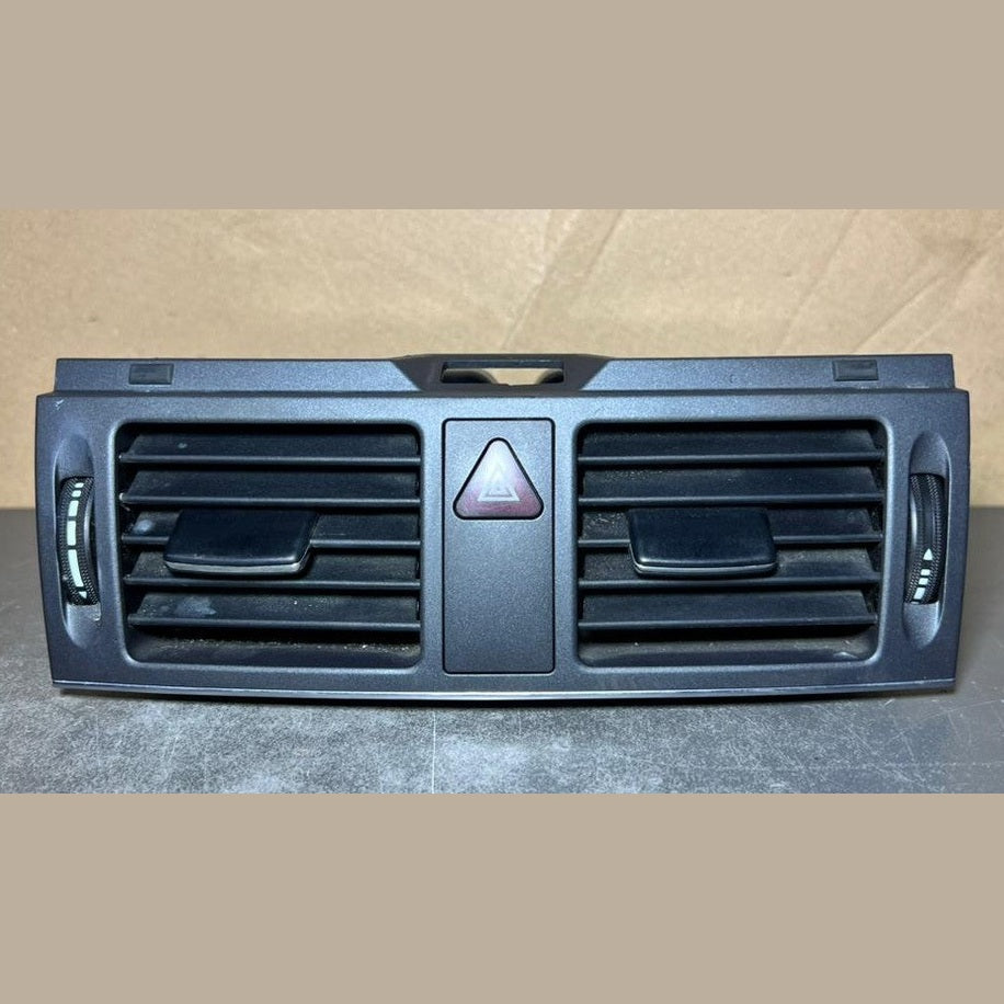 2008-2010 Mercedes W204 C-Class Front Center Dashboard  Heater A/C Air Vent
