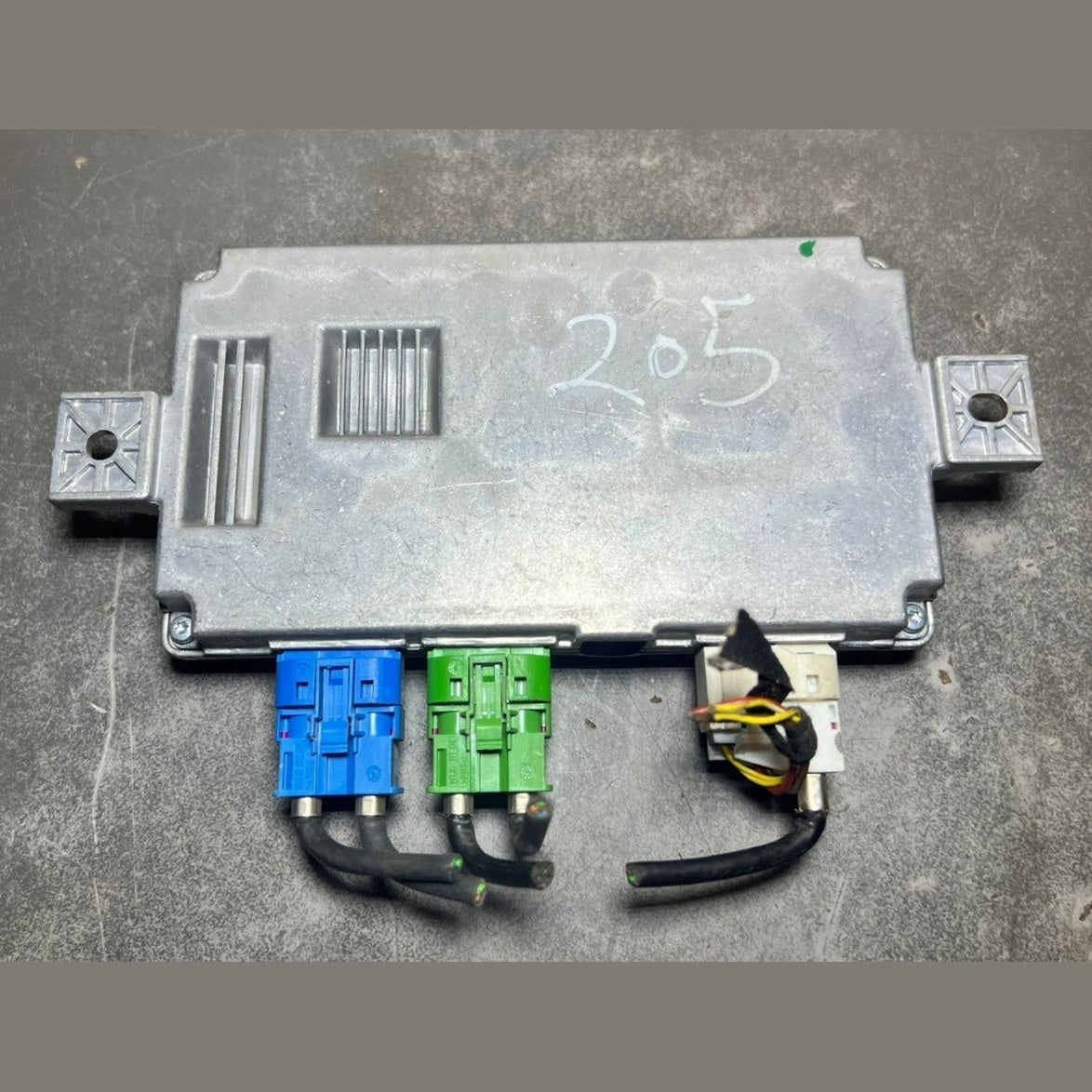 15-20 Mercedes W205 Surround View Camera Control Module  A205 9002629 OEM