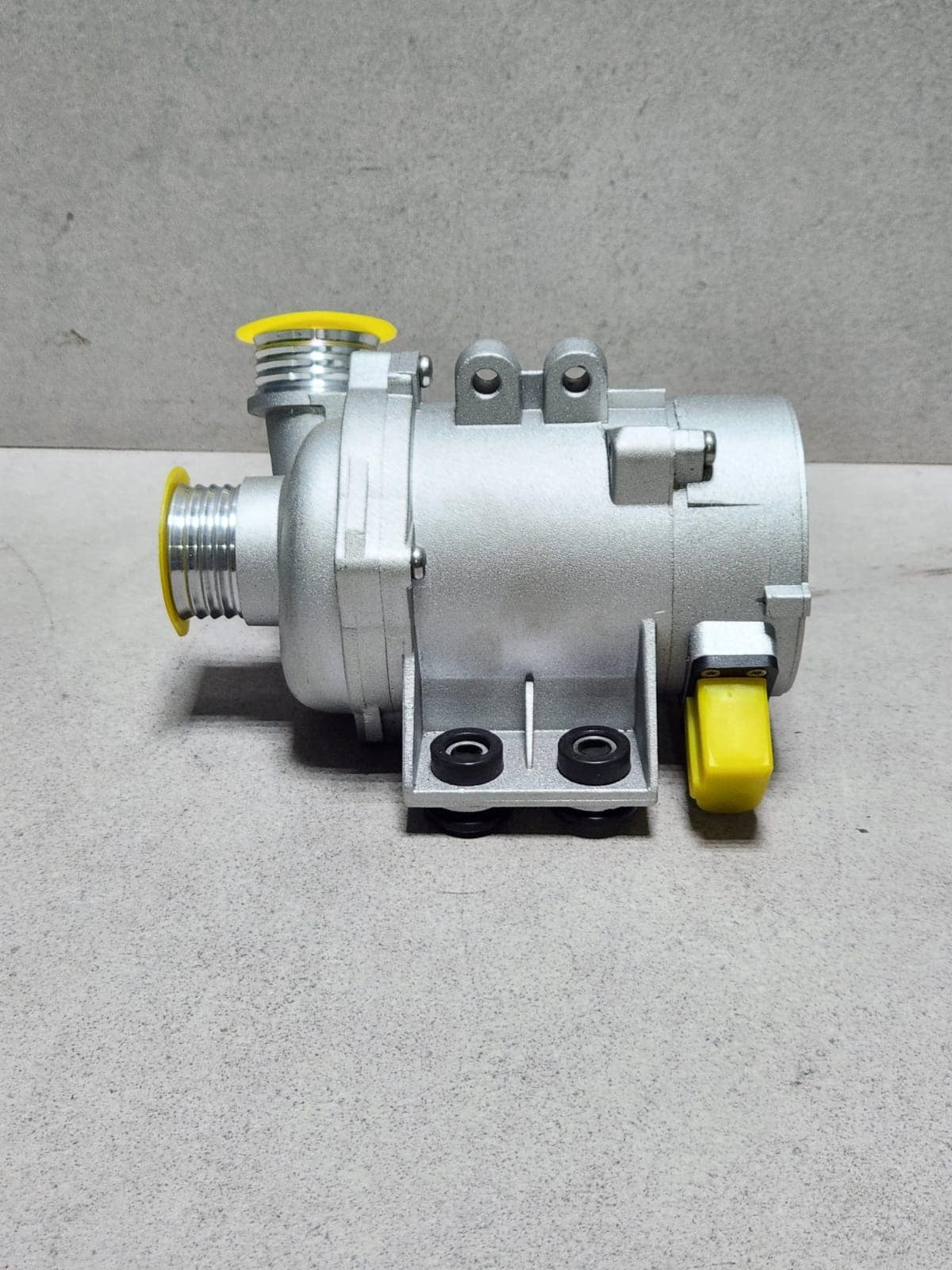 Genuine 2008-2013 BMW 128i Electrc Water Pump 11517586925 E90 X3 Z4 1 3 5 Series