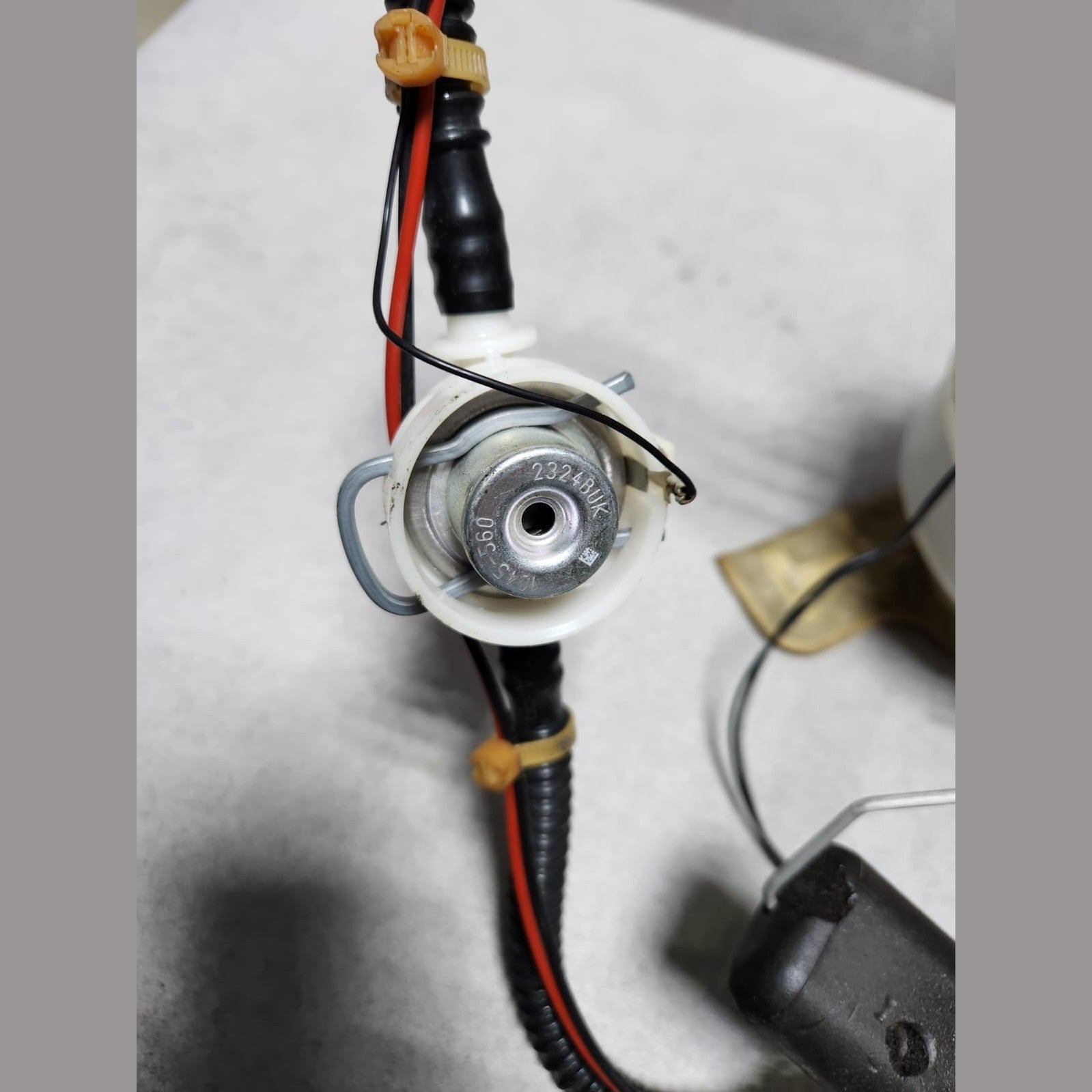 2013-2018 BMW 650i Fuel Pump 7308449 5-Series F07 F10 F11 and 6-Series F06 