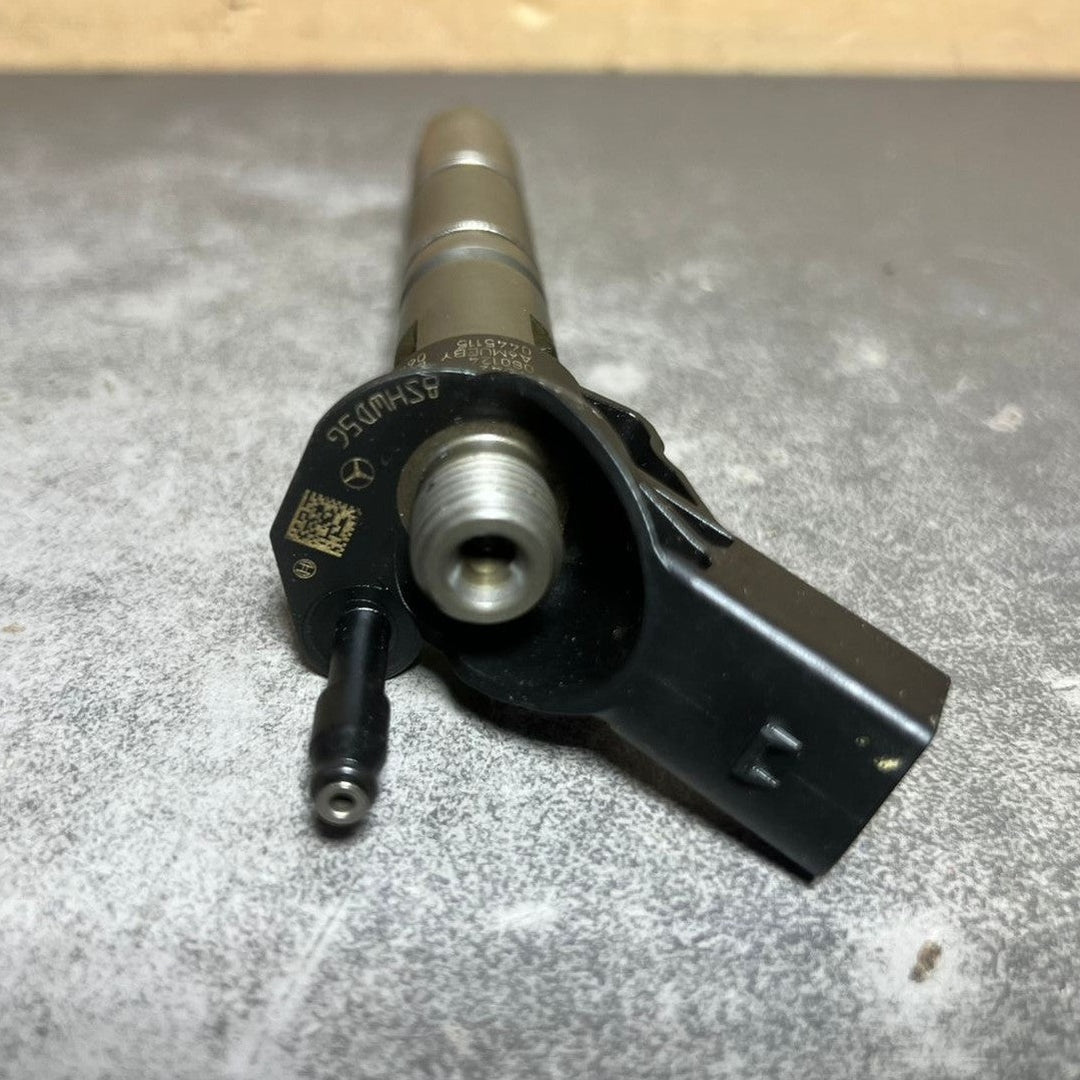 Genuine Mercedes W164 W211 Fuel Injector Sprinter OM642 A642 0701387 Oem Diesel