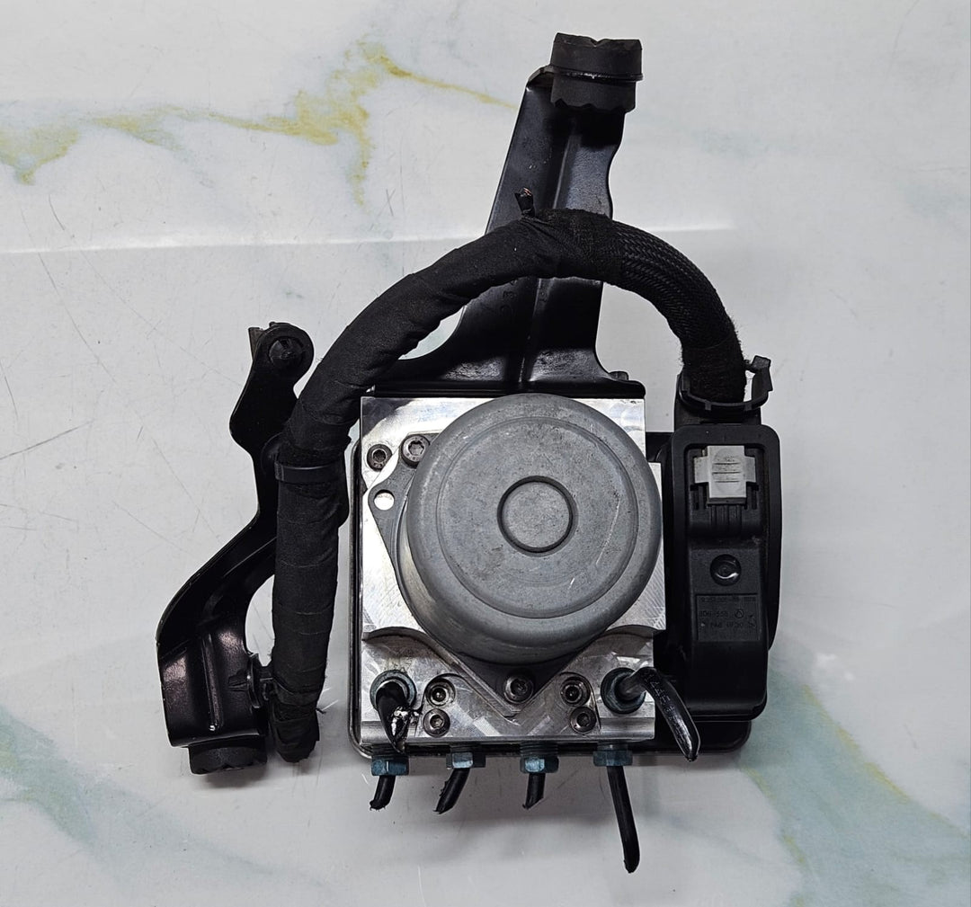 2016-2020 BMW G30, G32, G11, G12, G01 X3 Abs Dsc Pump Control Module 6876246 OEM