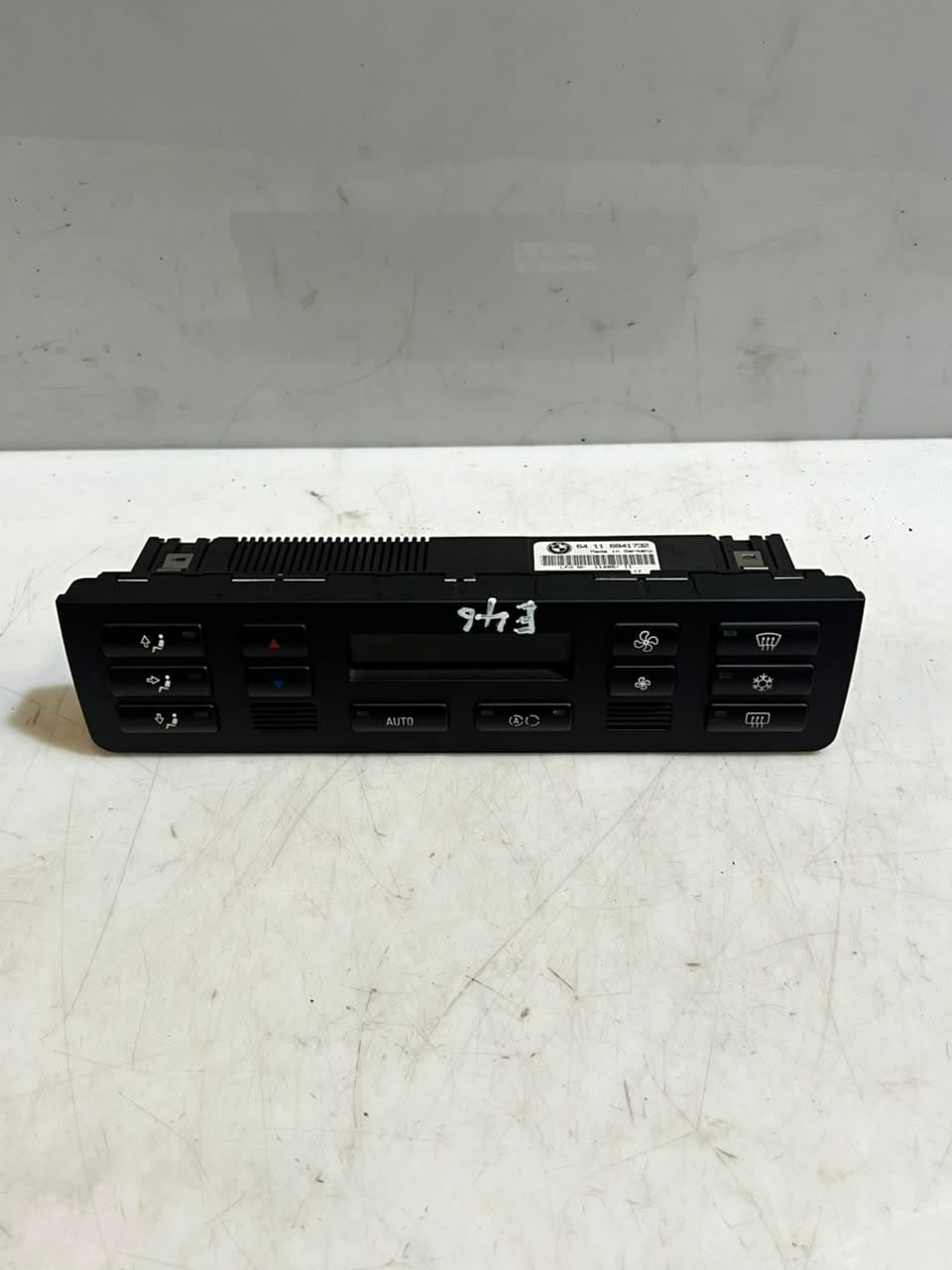 2001-2006 BMW 325i  E46 3 Series 325i, 328i, 330I Climate Control Unit 6941732