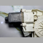 Bild in die Galerieansicht laden, 2013-2018 Mercedes-Benz A200 Front Right Window Motor A2469065200 A Class W176