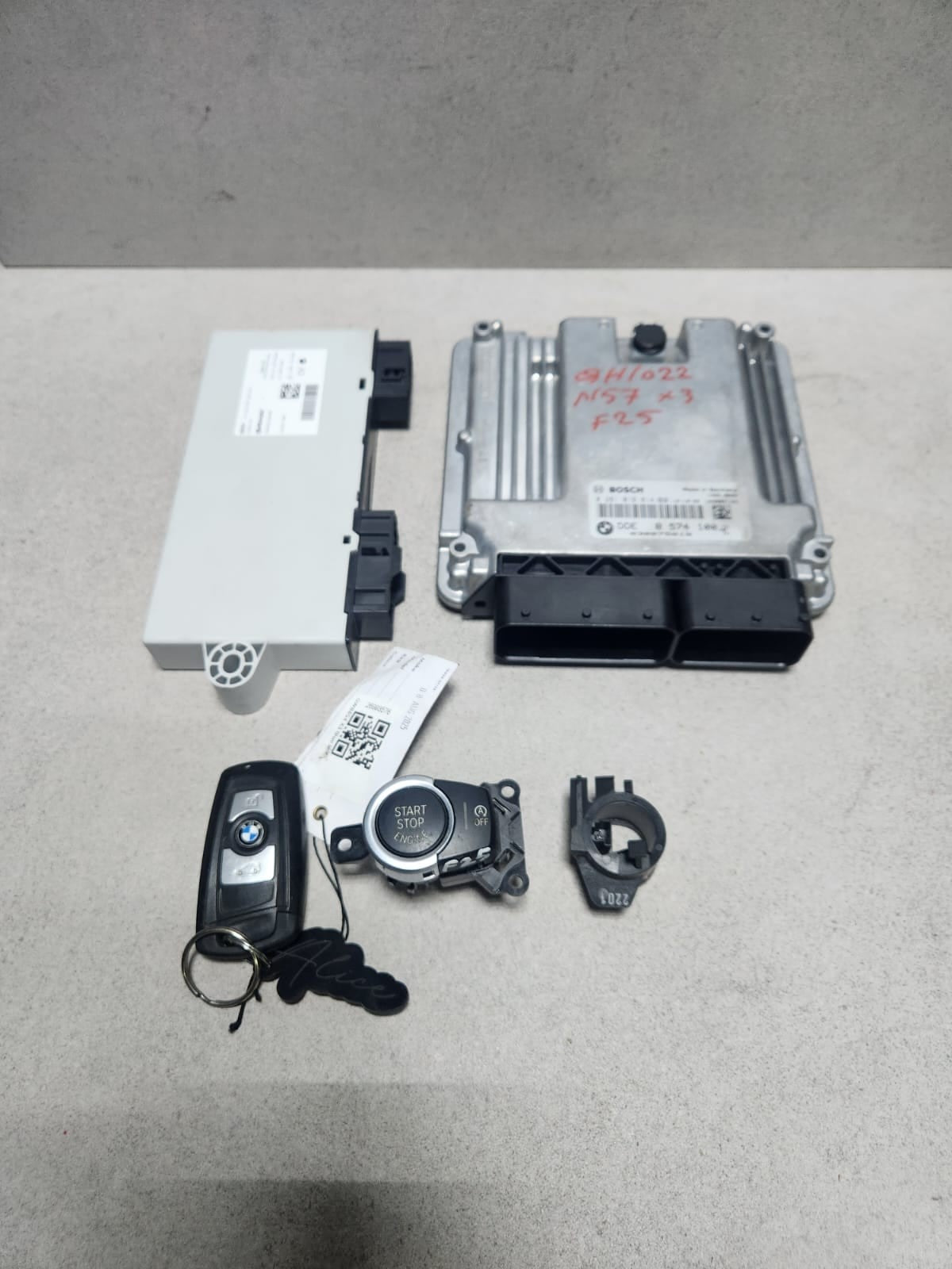 BMW Engine Control Unit 8574100 X3 F25 3.0 DIESEL N57D30A ECU SET