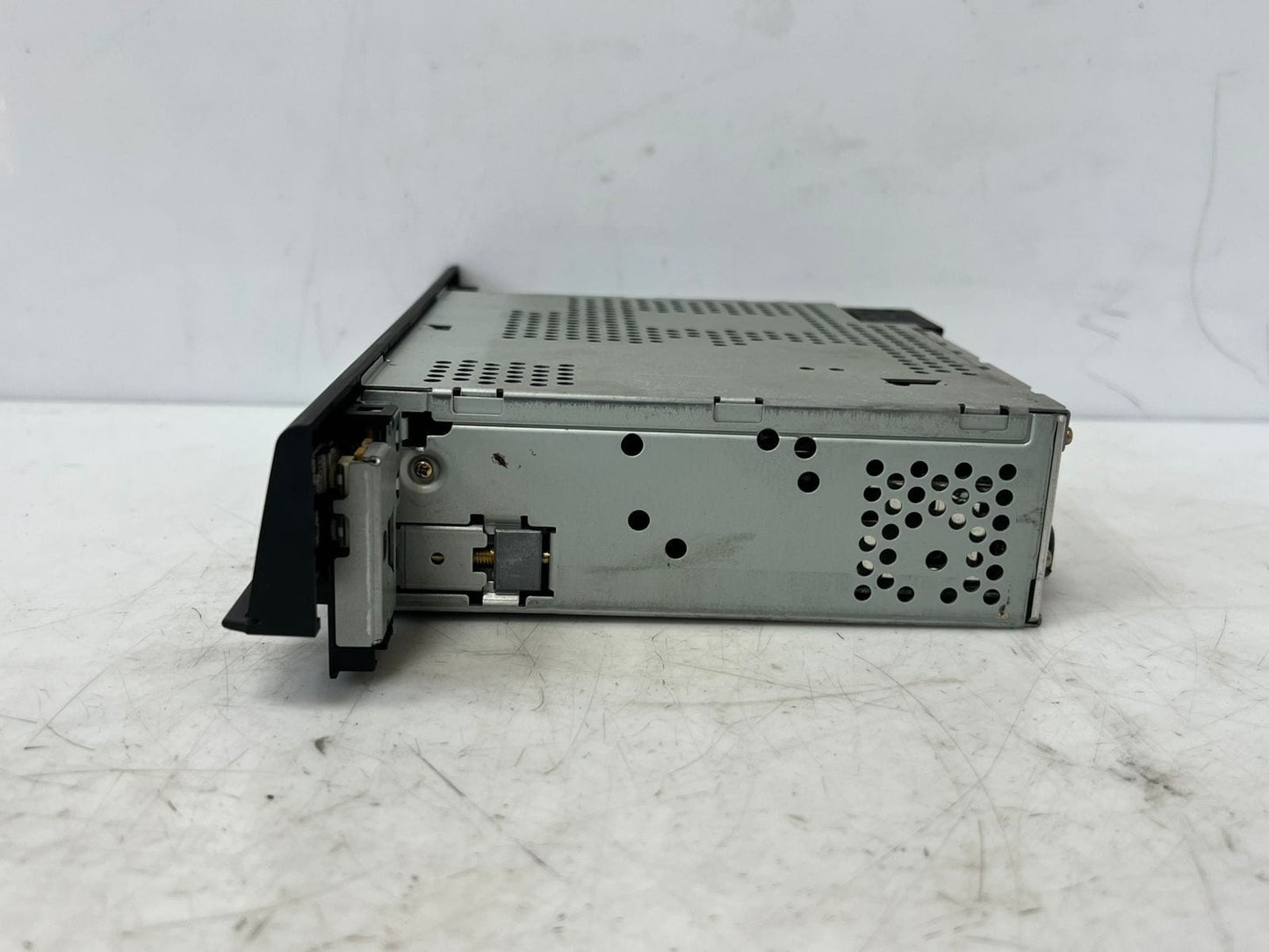 BMW C33 OCEANIA 12V DC NEGATIVE GND Business Radio 8362349 OEM