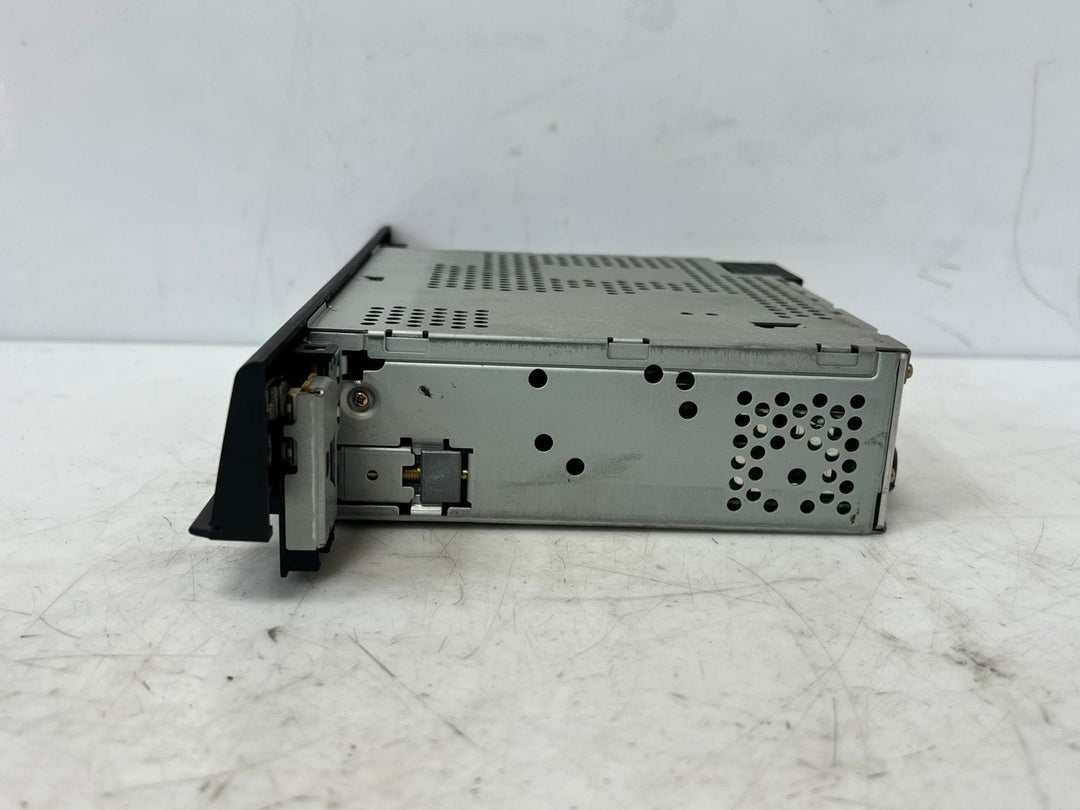 BMW C33 OCEANIA 12V DC NEGATIVE GND Business Radio 8362349 OEM