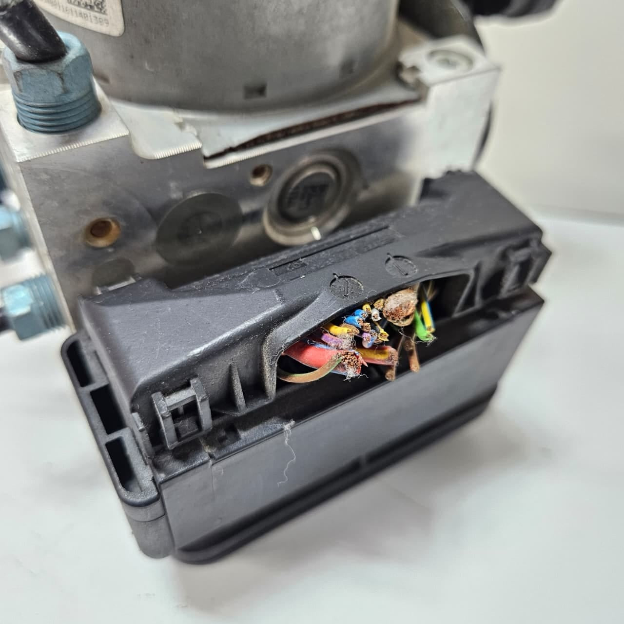 OEM BMW 3 Series F30 F35 F31 ABS DSc Control Unit Module 6881177