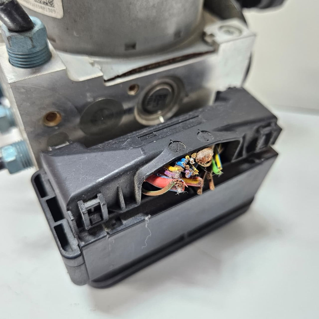 OEM BMW 3 Series F30 F35 F31 ABS DSc Control Unit Module 6881177