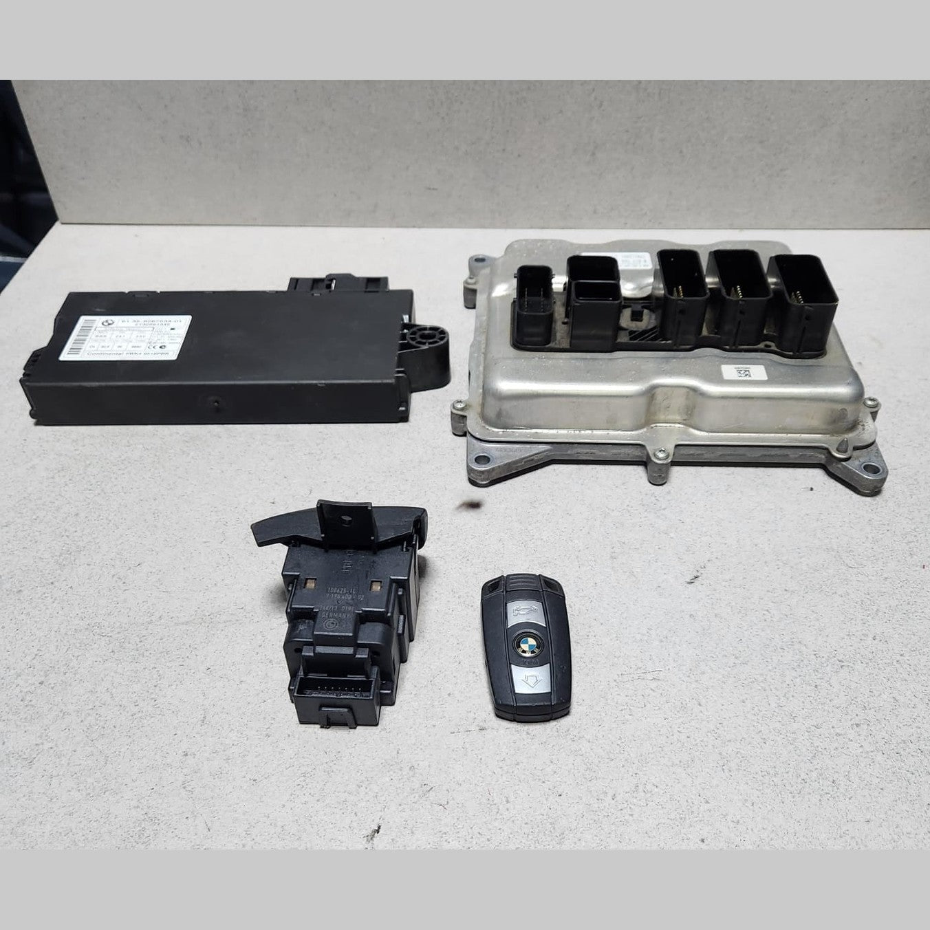 2013-2014 BMW X1 Engine Control Unit ECU Set 8617569 X1 E84 and Z4 E89 with N20 