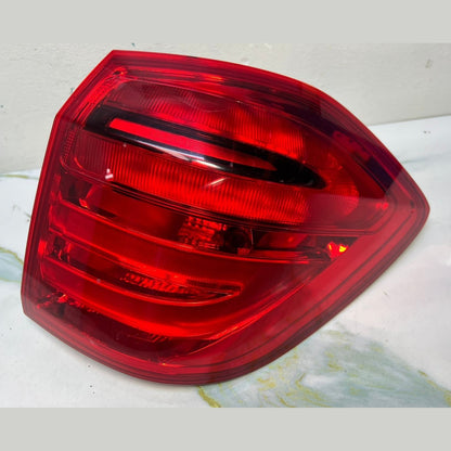 Mercedes W166 GL350 Rear Right Side LED Tail Light Brake Stop Lamp A166 9067601