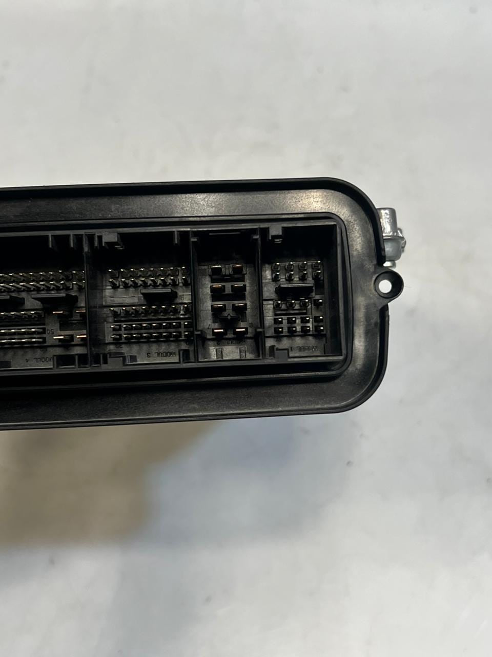 2012 BMW F13 N57D30B Engine Control Unit ECU ONLY DDE 8572873 OEM