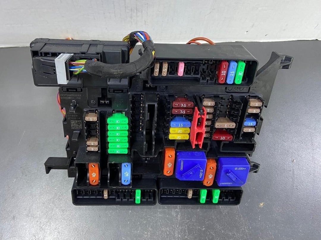 OEM BMW F48 i8 F40 F44 Front Power Distribution Fuse Relay Junction Box 9270355