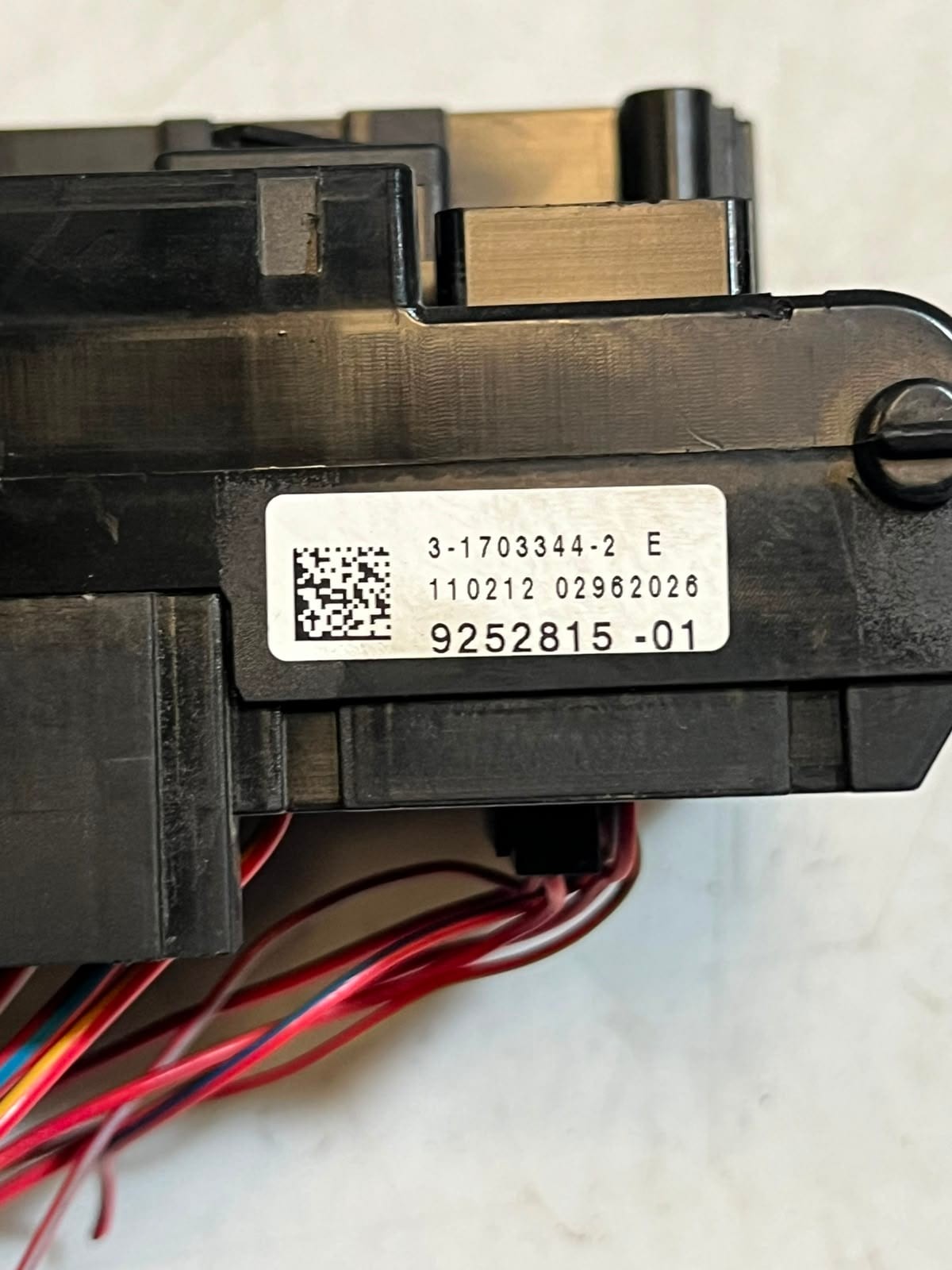 2012-2015 BMW F10 F12 F13 5 6 Series 650i Power Distribution Fuse Box 9252815