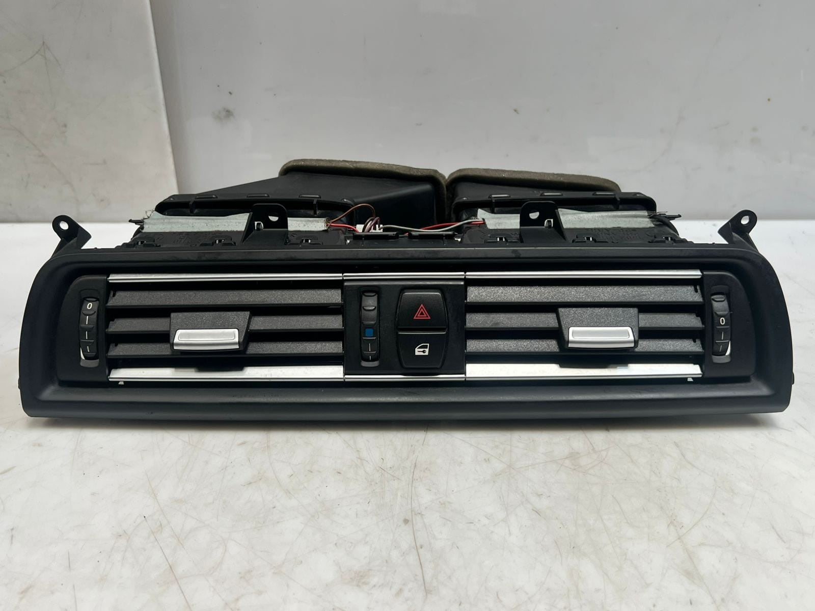 BMW 5 Series F10 F11 Dashboard Fresh Air Grille Center 9209137 OEM