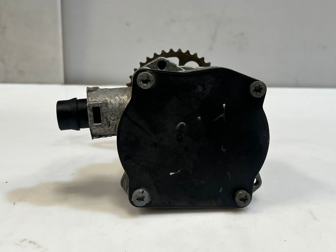2015-2018 BMW M3 X5 F15 SDRIVE Brake Vacuum Pump Sprocket Gear 7516128 OEM
