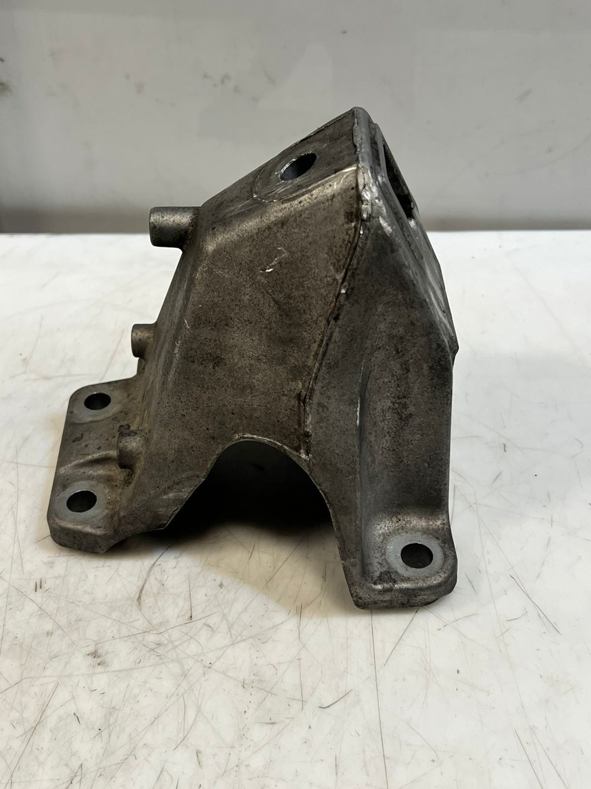 BMW 5 Series F10 F11 525d xDrive Engine Mounting Bracket Right Aluminium 6793004