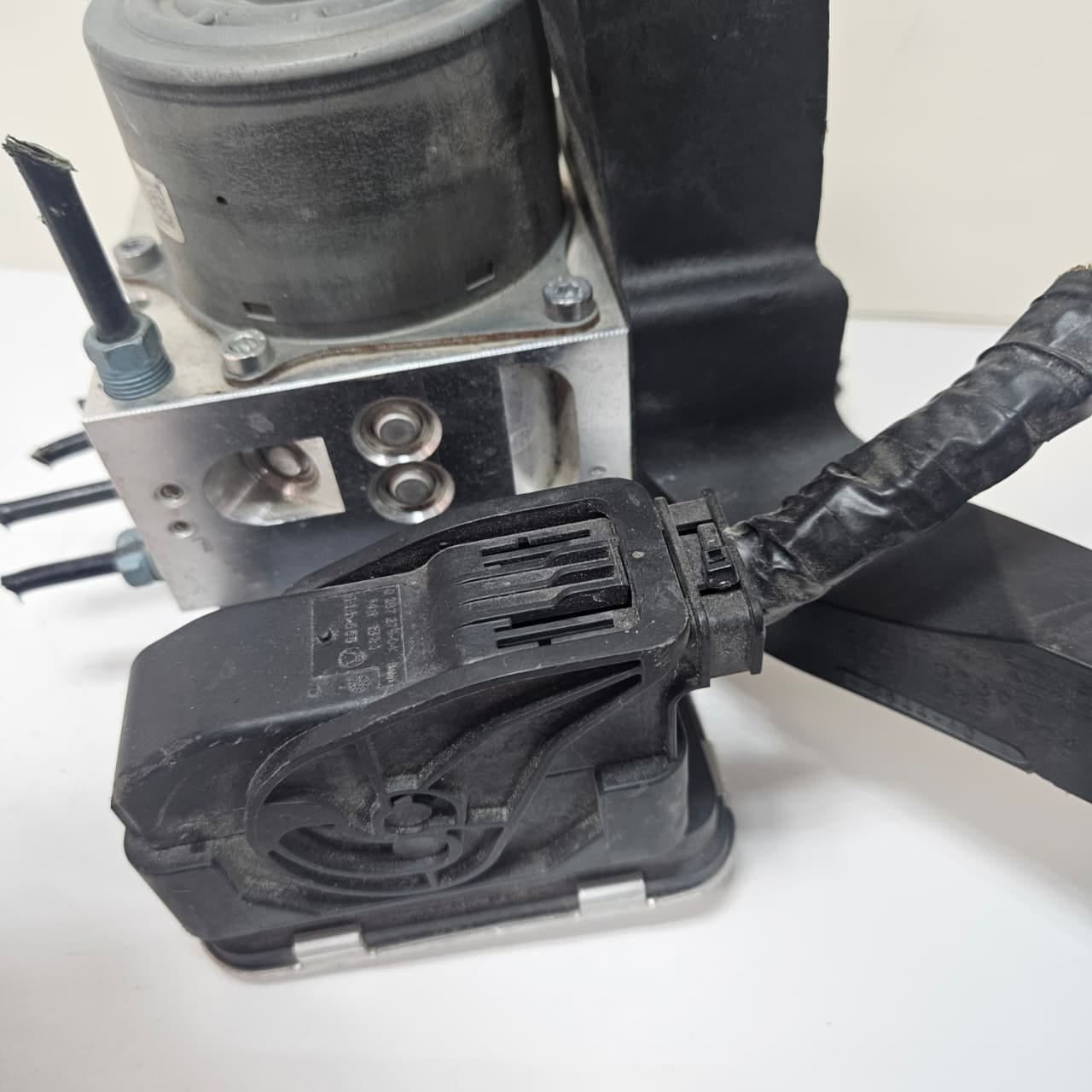 OEM BMW F45 F46 F60 ABS Pump Control Module Assembly 6859428