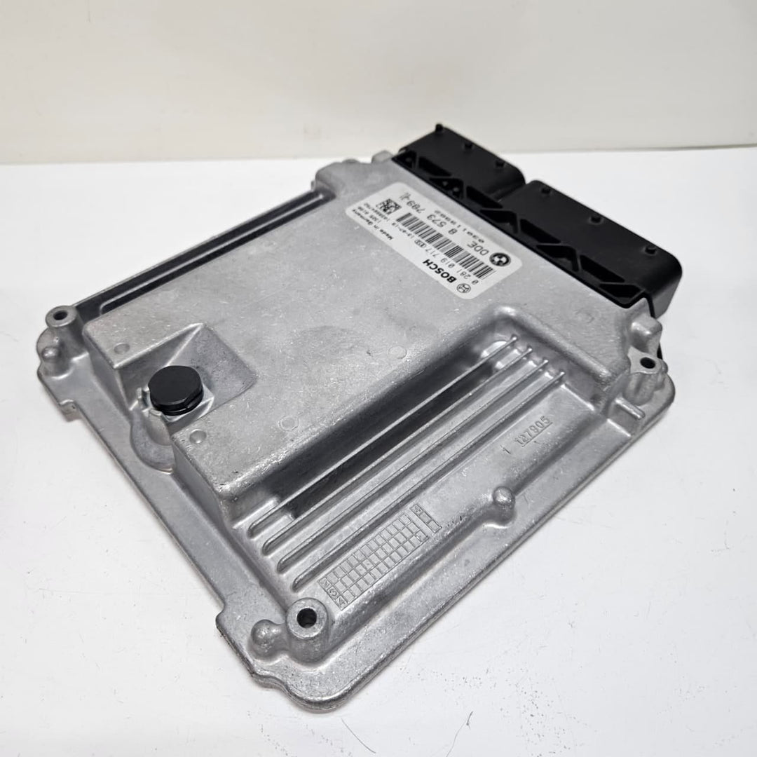 2013 BMW X5 F10 F07 F15 with N57 Engine Control Unit DDE 8573789 OEM