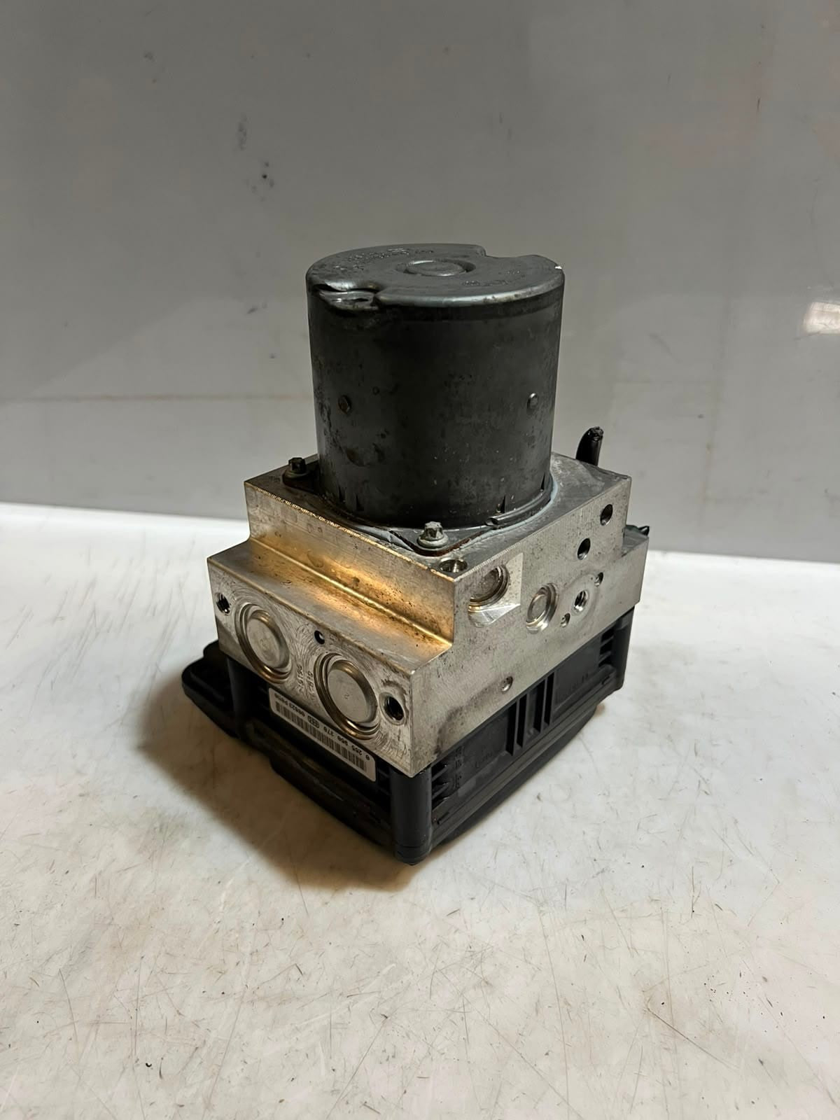2010-2015 BMW 7 Series F01 F02 xDrive F07 GT F10 740i ABS Pump Module 6799147