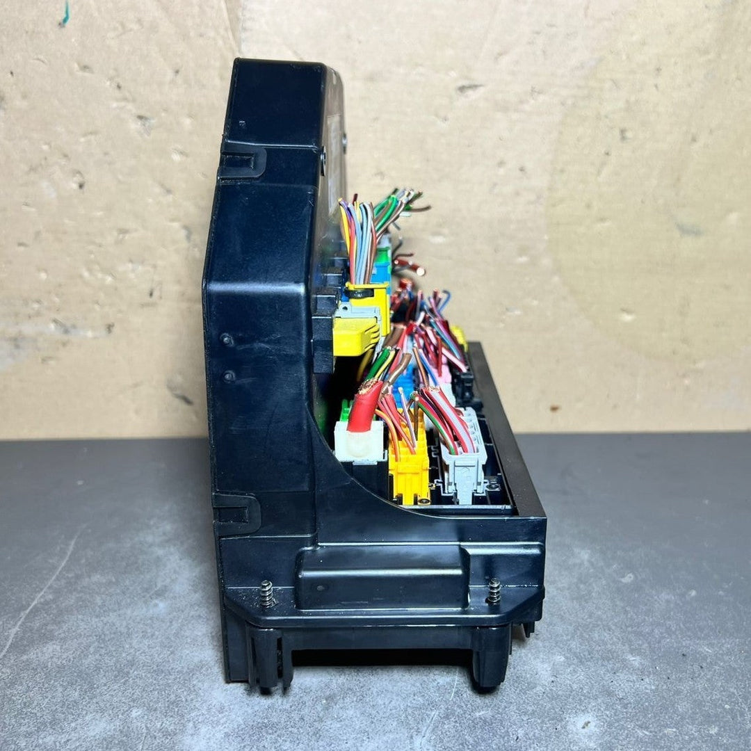 10-16 Mercedes-Benz W204 GLK Front SAM Module Relay Fuse Box A212 9005912 OEM