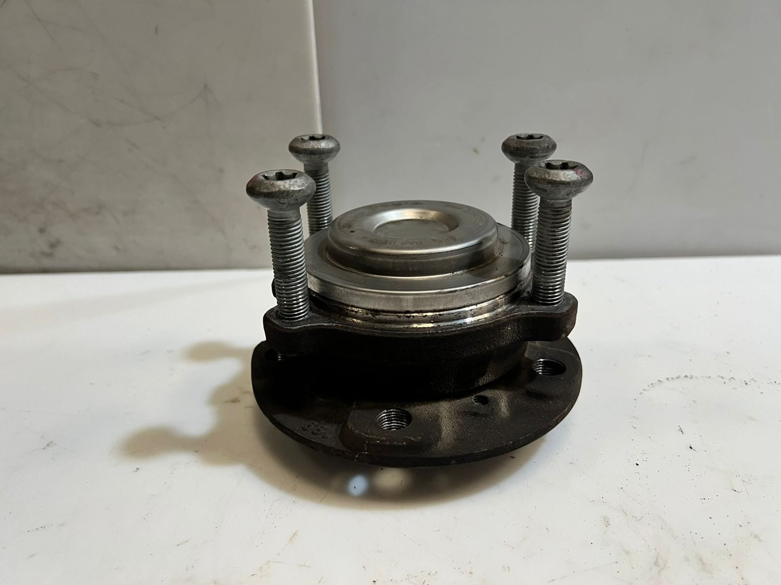 2011-2018 BMW 5' 6' M6 M5 F06 F12 F13 F10 Wheel Hub With Bearing 2284375 OEM