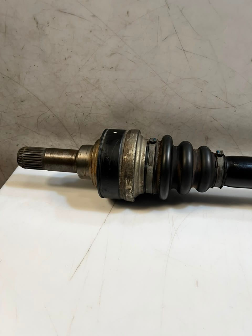 2011-2016 BMW 5 SERIES F10 F11 535i xDrive Rear Right CV Axle Shaft 7581030