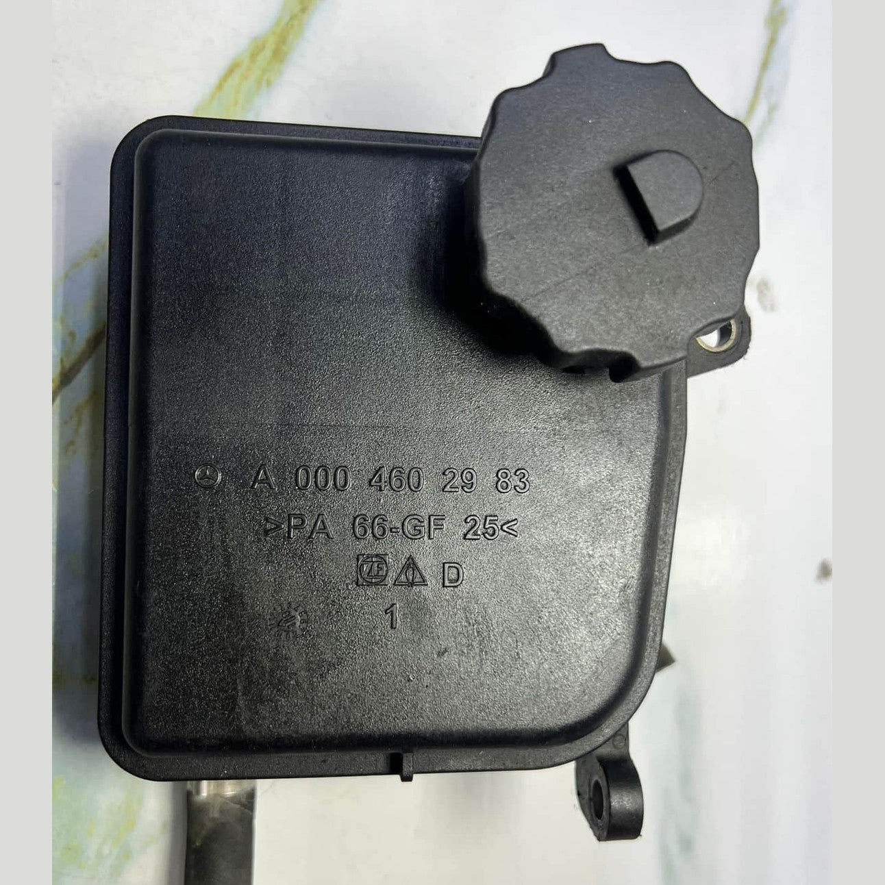 12-14 Mercedes C180 Power Steering Reservoir A0004602983 W204 C200 C250, W212