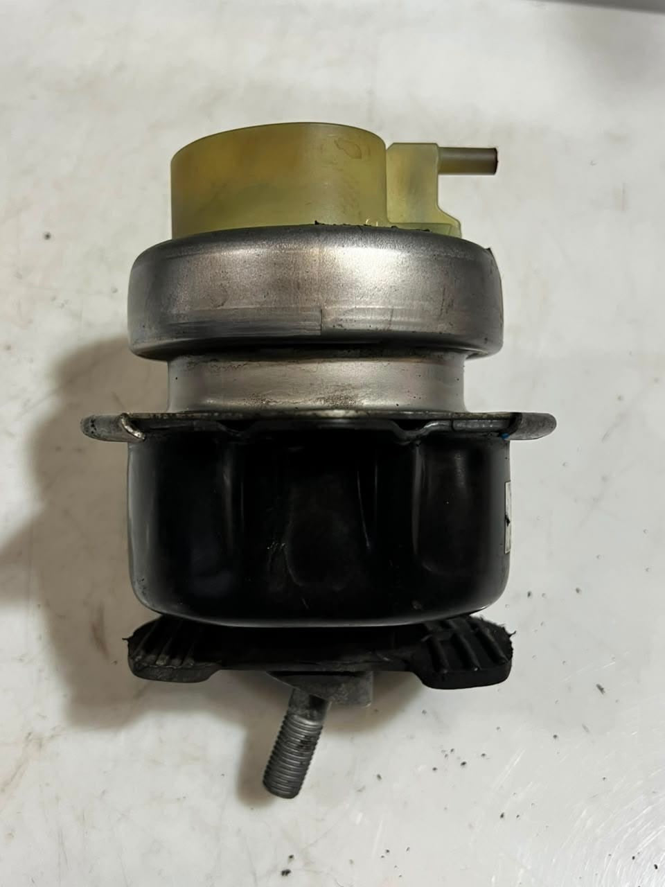 2013-2018 BMW X5 F15 X6 F16 Rubber Bearing Engine Mount, Left 6853103 OEM