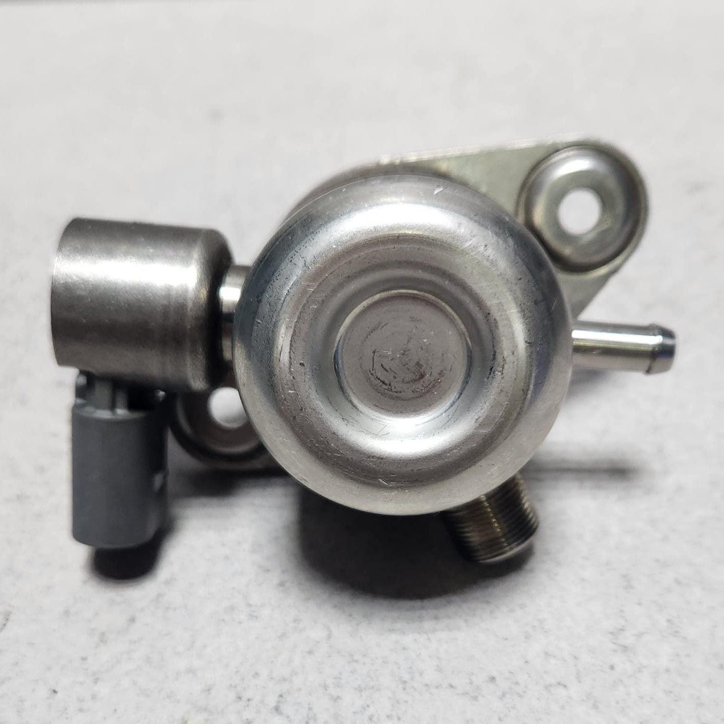 Mercedes-BenzHigh Pressure Fuel Pump A2740700501 W204 W205 W212 W213 C207