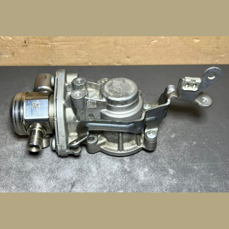 12-18 Mercedes W212 C300 M276 High Pressure Fuel Pump W/Housing A276 0700601 OEM