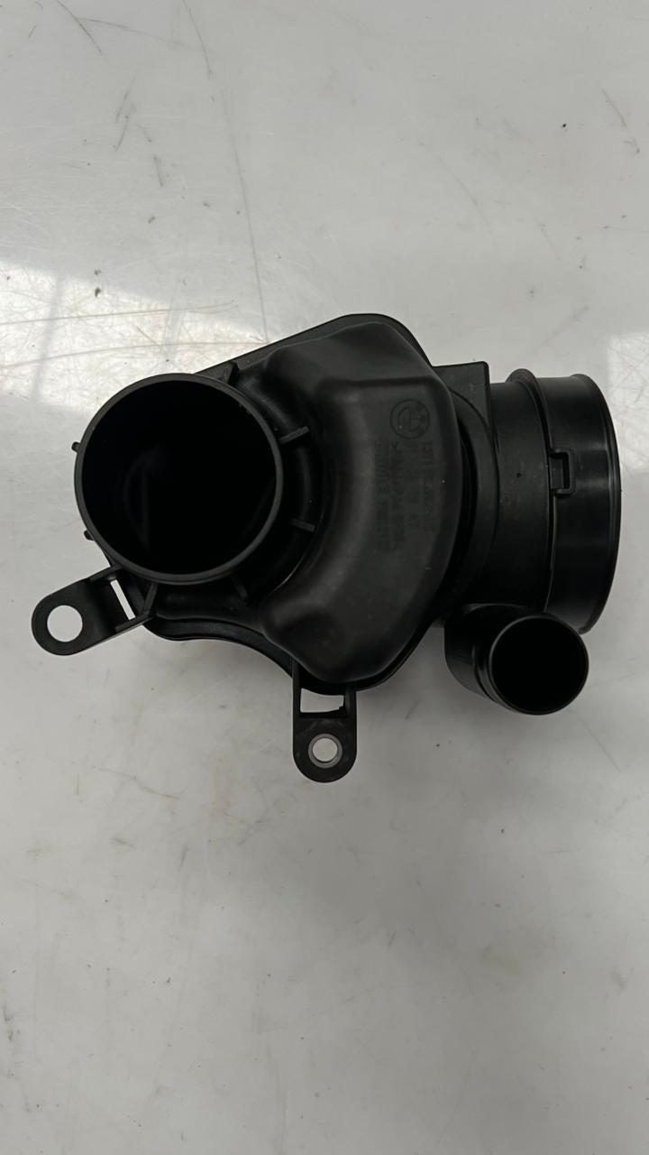 2012-2016 BMW M5 Air Intake Tube OEM left driver side 1371 7843276