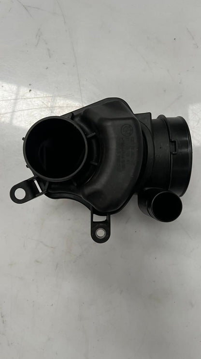 2012-2016 BMW M5 Air Intake Tube OEM left driver side 1371 7843276