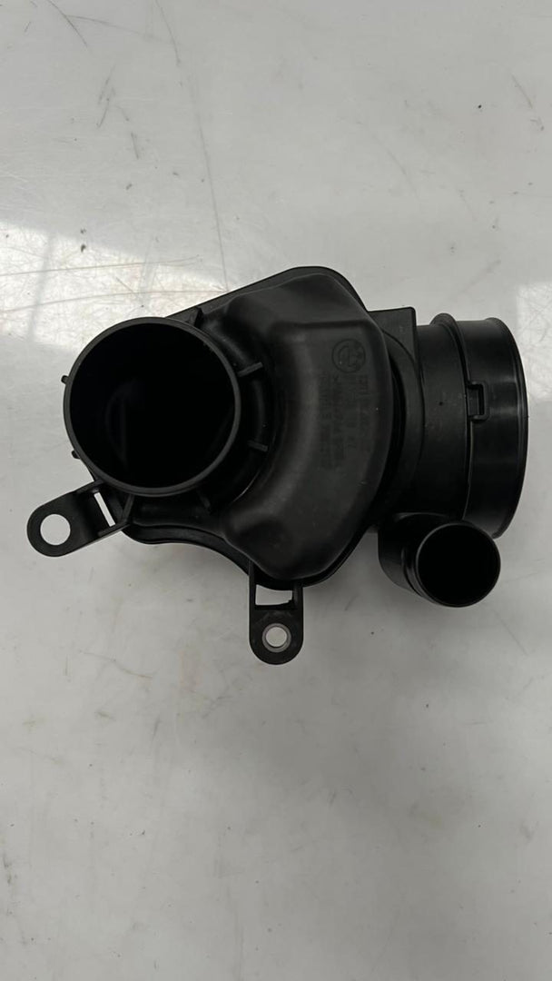 2012-2016 BMW M5 Air Intake Tube OEM left driver side 1371 7843276