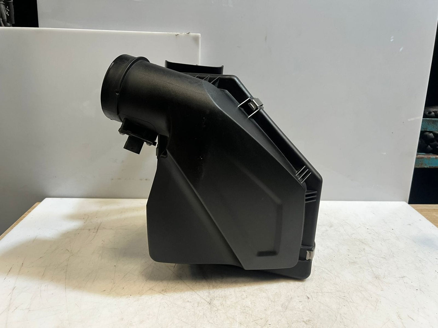 2019 BMW 330i 3 Series G20 G21 G22 G26 G42 Air Filter HOUSING INTAKE Box 8580426