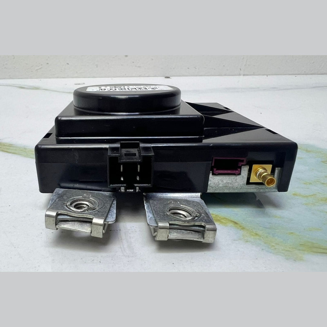 2011-2014 Mercedes-Benz C180 Antenna Amplifier A2048702796 W204 C-Class