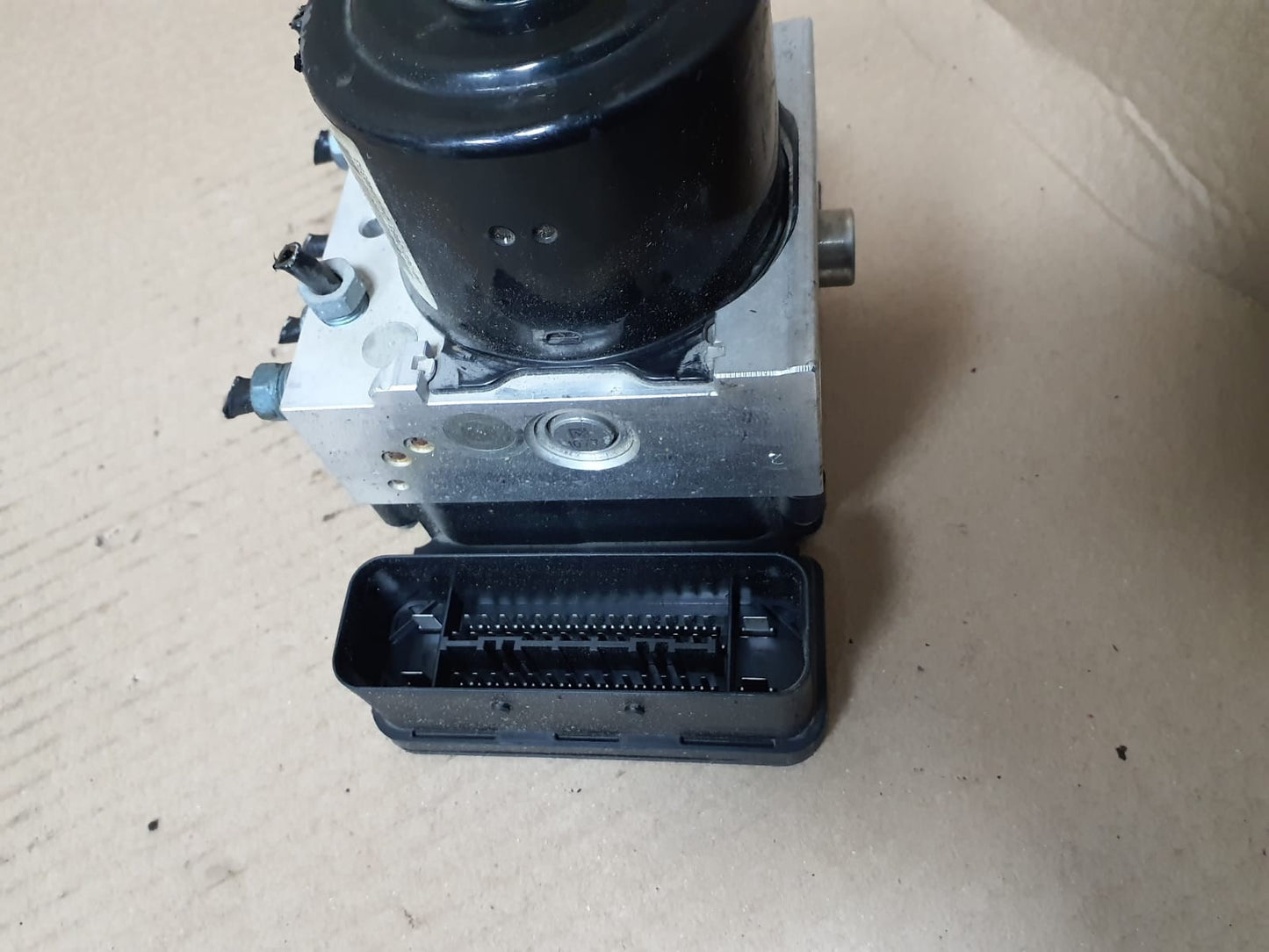 2014-2015 BMW F30 F31 F32 328d ABS DSC ANTI LOCK HYDRAULIC PUMP Control 6860733