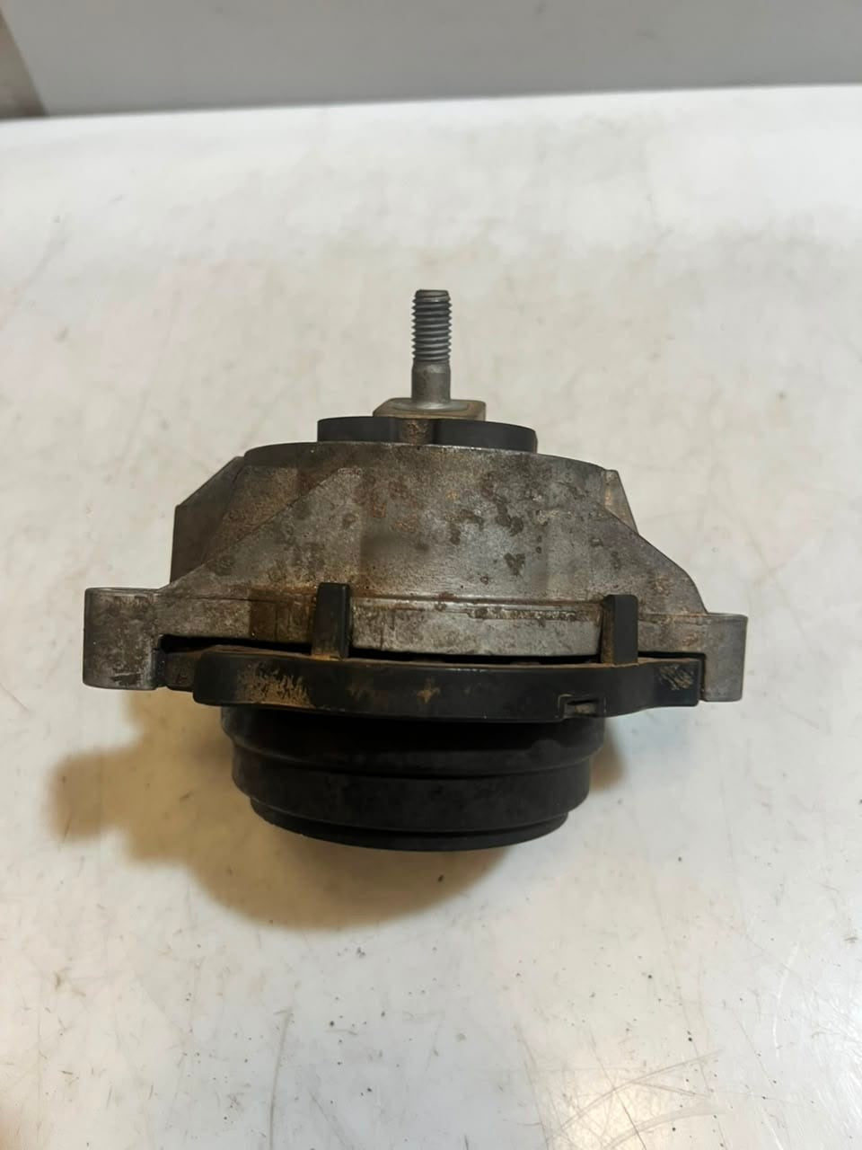 2013-2016 BMW X3 F25 X4 F26 2.0L Engine Mount Left 6868489 OEM