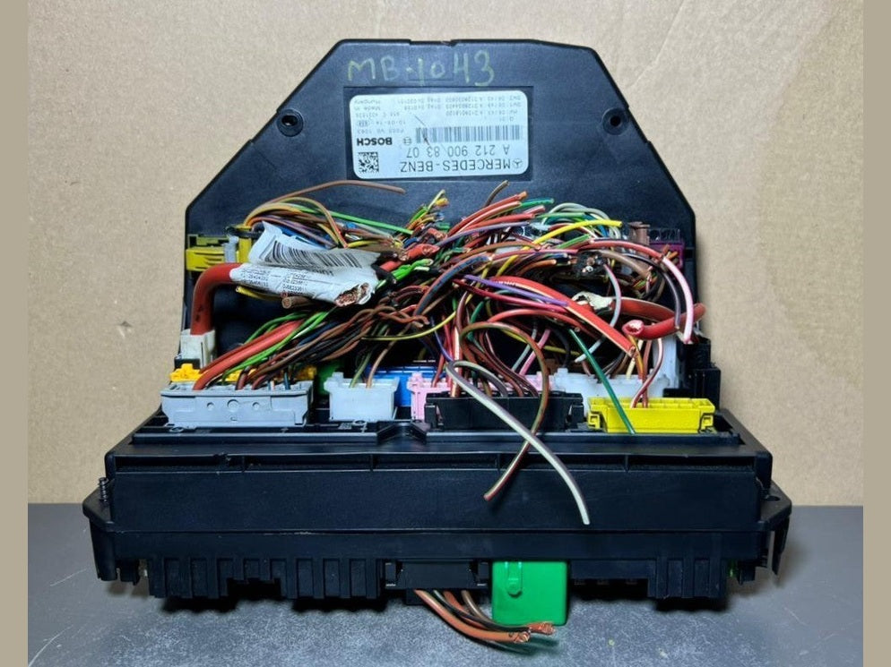 10-16 Mercedes-Benz W212 W204 Front SAM Modul Relais Sicherungskasten A212...