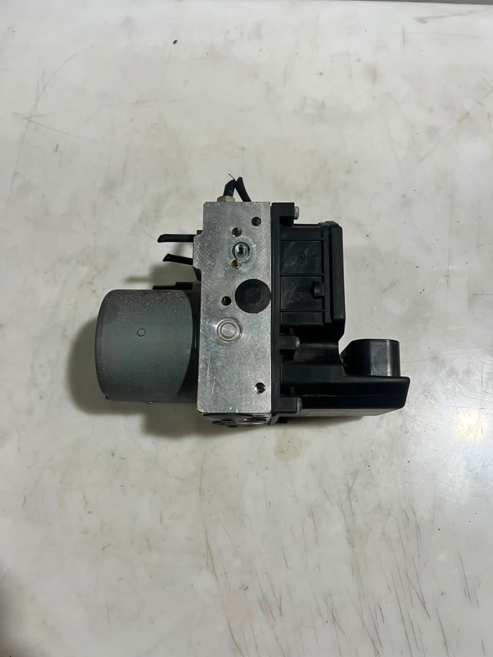 2006-2008 BMW 7 Series 750i and 750Li E65 E66 ABS Pump Module 6771233 OEM