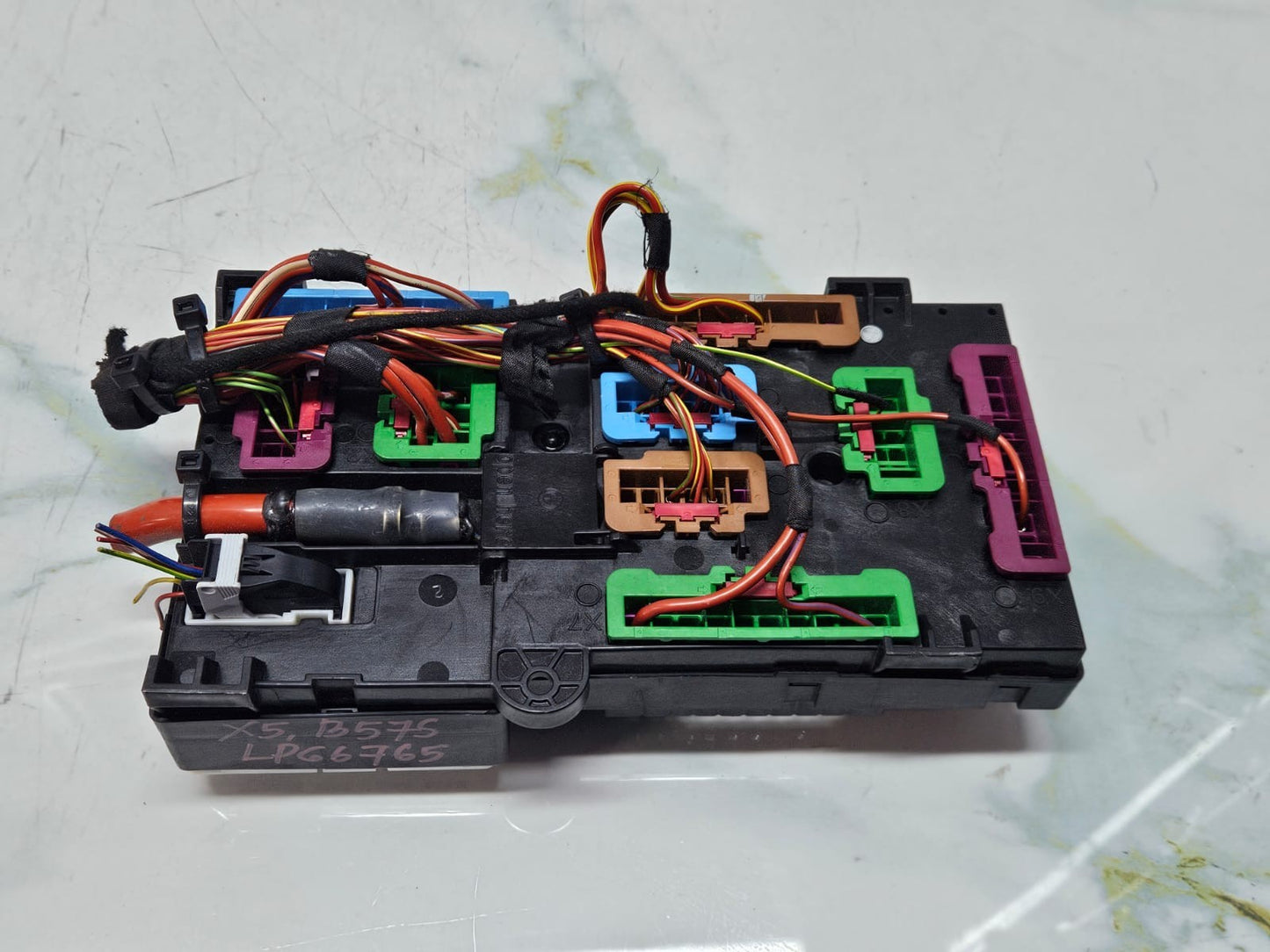 2019-2023 BMW X7 X5 G05 Rear Power Distribution Fuse Box 8706212 OEM