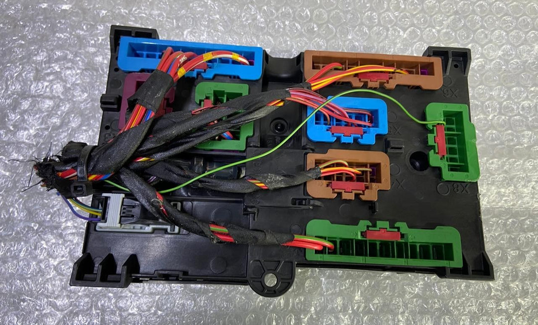 OEM BMW 740 750 G11 G12 REAR POWER DISTRIBUTION FUSE RELAY BOX MODULE 9377503