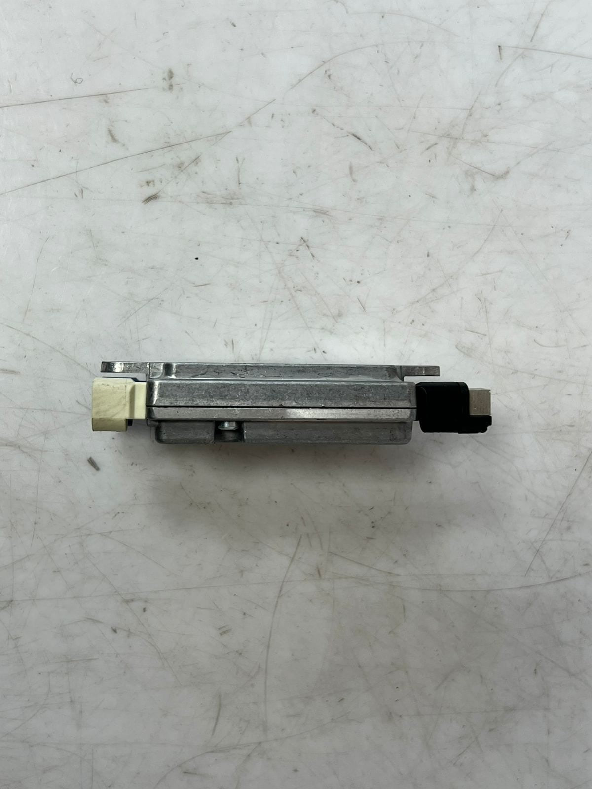 2016-22 BMW 330i F20 F21 F22 F30 F32 F45 F87 USB Hub Control Module 9355549 OEM
