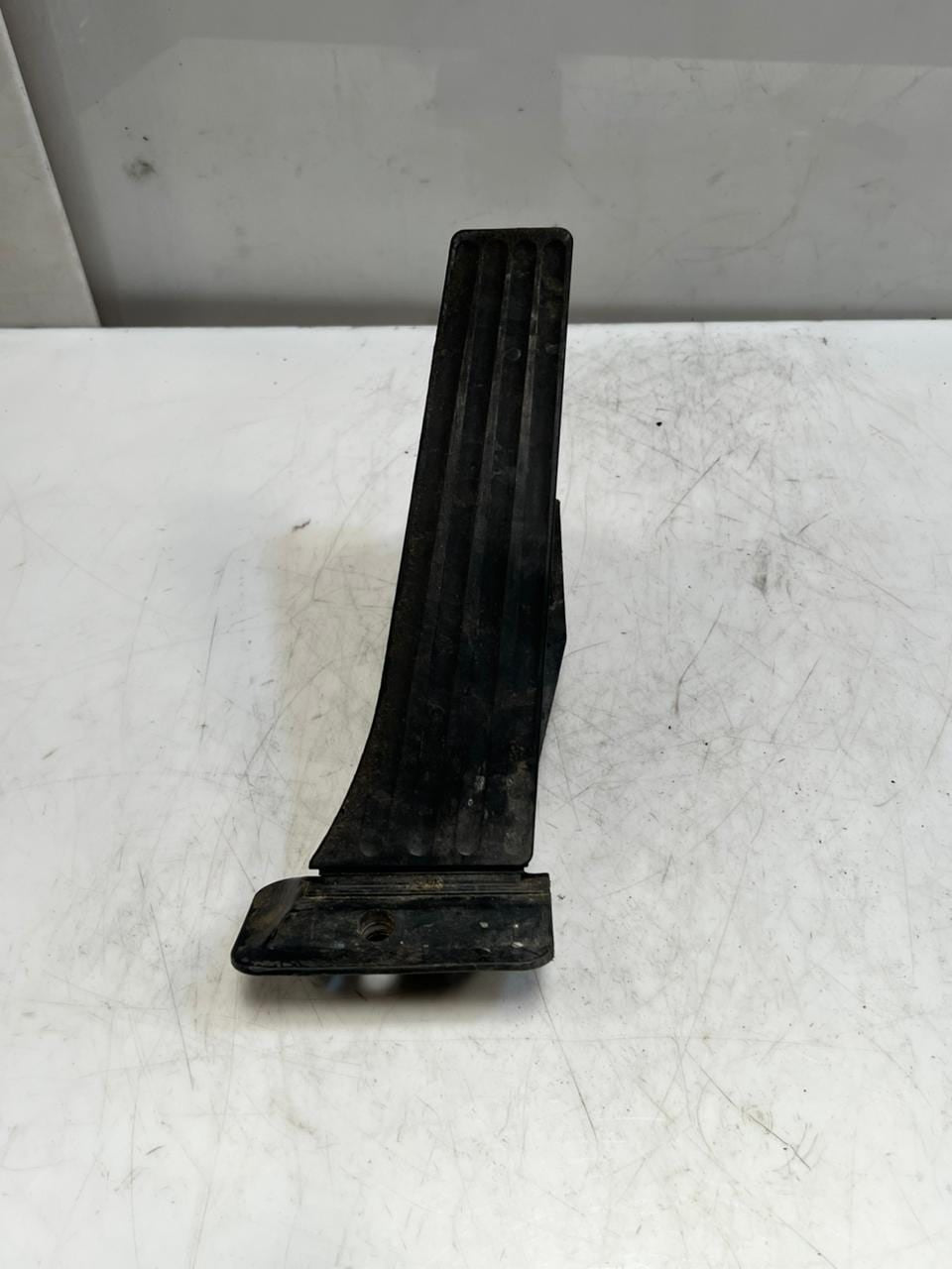 2011 BMW 328i E90 E60 F07 F25 E70 X5 GAS/ Accelerator Pedal MODULE 6852644 OEM