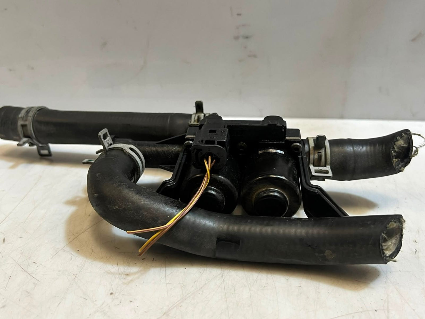 2010-2021 BMW 5 7 Series F10 F11 F07 F10 740i Heater Control Valve 9119164 OEM