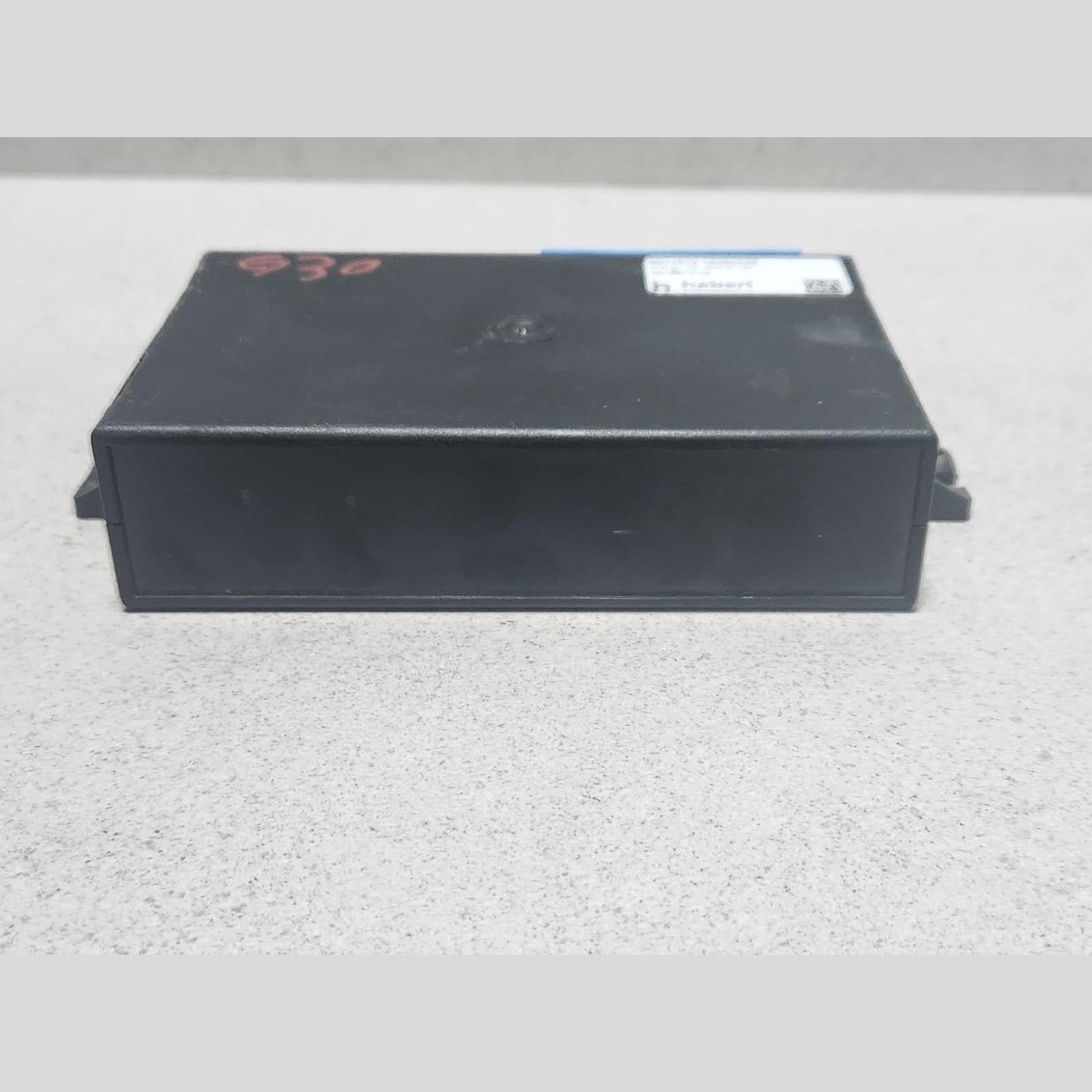 2018-2020 BMW 520i Authority Control Module 8071814  5 Series G30 G31 OEM