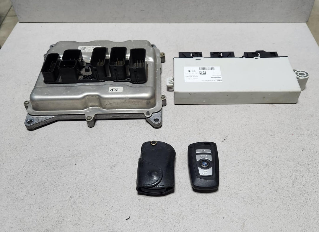 2015 BMW 520i Engine Control Unit ECU Set 8606777 F30 F31 320iX F10 F30 N20 